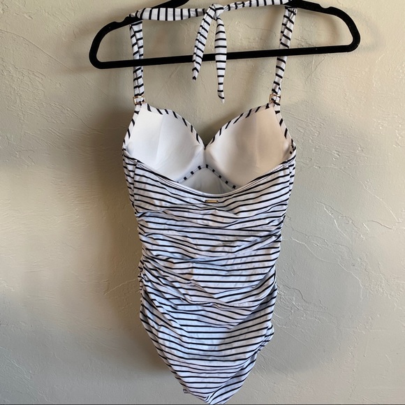 Victoria's Secret The Unforgettable One Piece Swimsuit - Picture 5 of 7